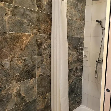 Les Prairies De L'encrême Couette-café Céreste