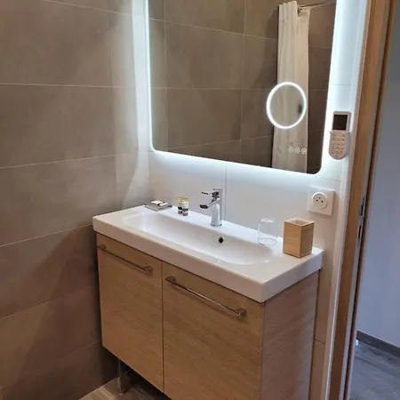 Les Prairies De L'encrême Céreste