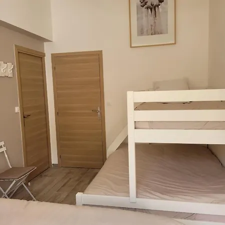 Les Prairies De L'encreme Bed & Breakfast Cereste